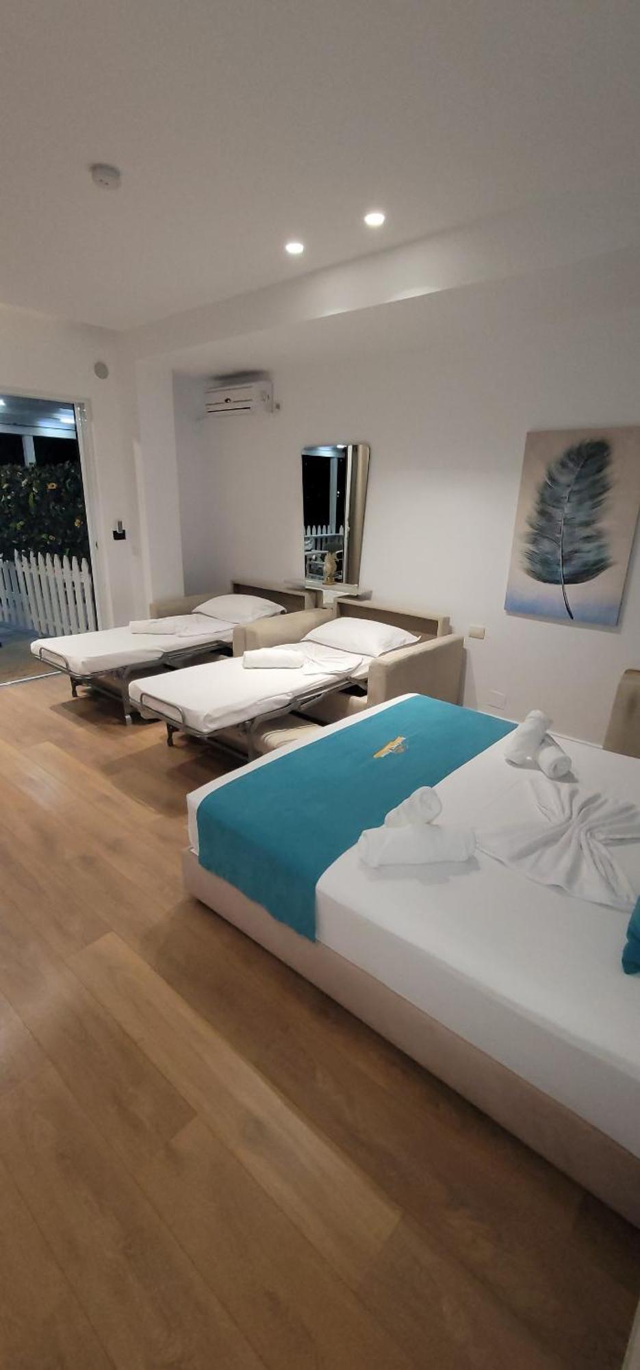 Suncoast Rooms Port Side Sarandë Exteriér fotografie
