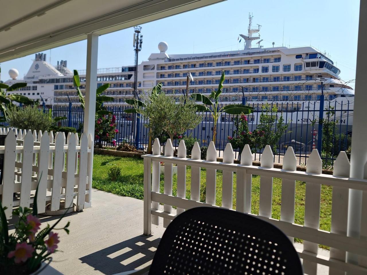 Suncoast Rooms Port Side Sarandë Exteriér fotografie