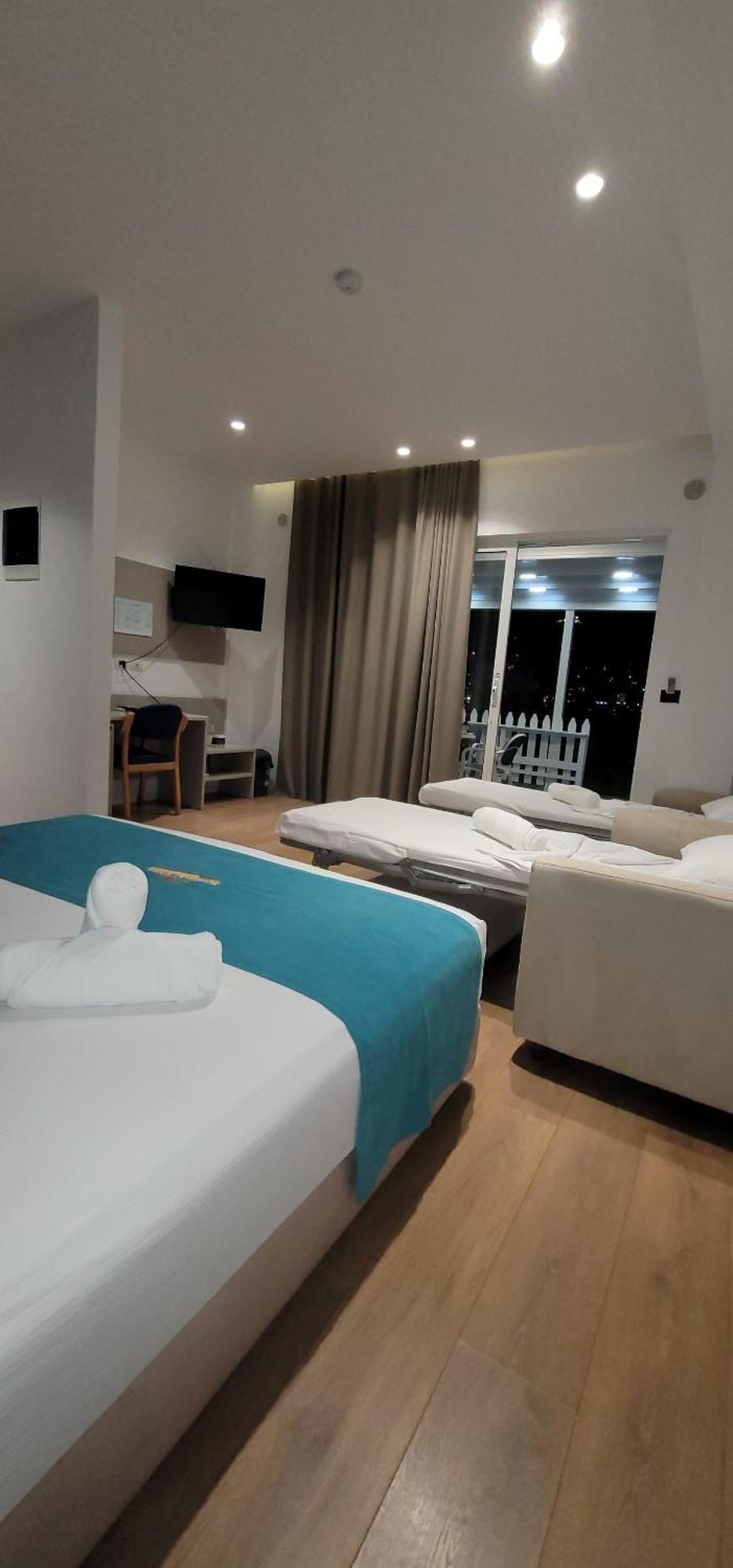 Suncoast Rooms Port Side Sarandë Exteriér fotografie
