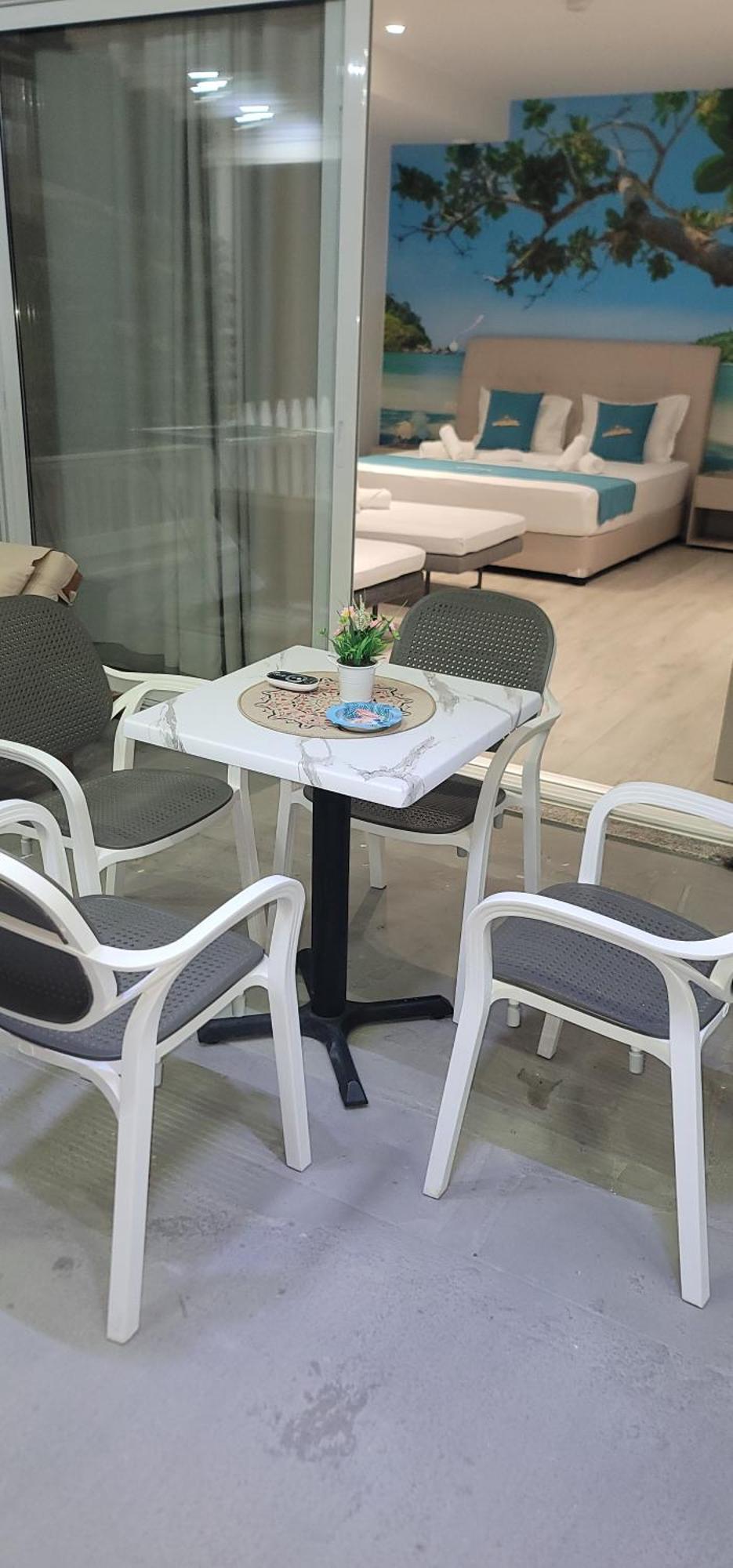 Suncoast Rooms Port Side Sarandë Exteriér fotografie